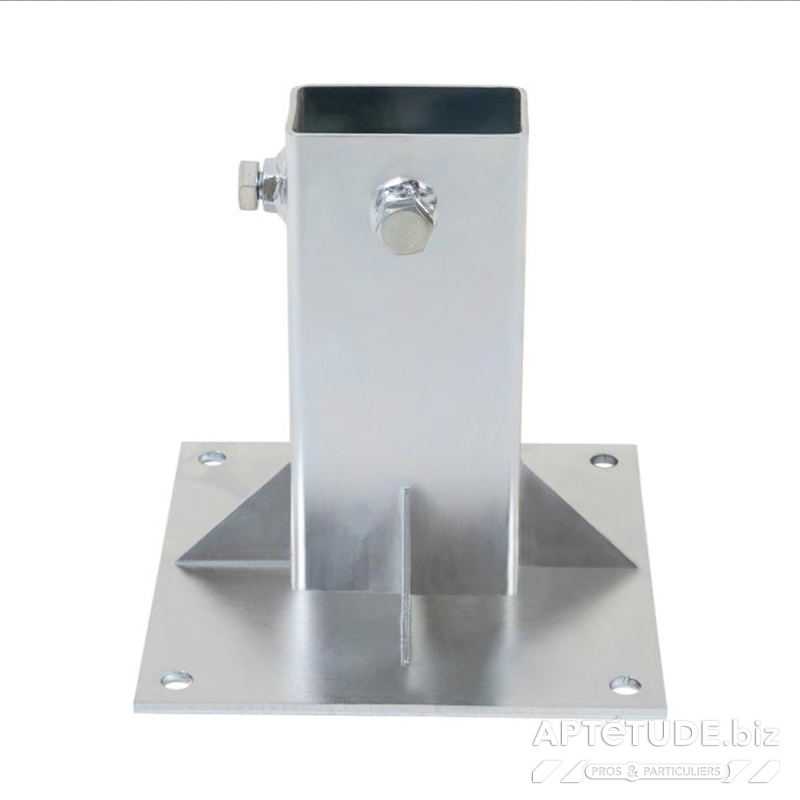 Fourreau à platine acier pour poteau de signalisation 80x40 mm